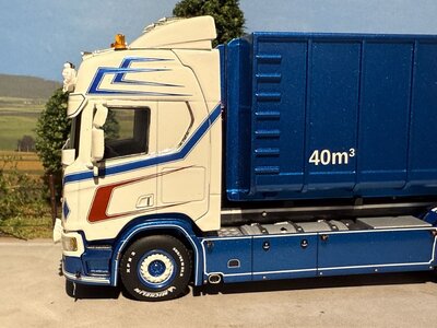WSI WSI Scania R Highline 6x2 bakwagen met haakarm systeem + 40m3 container LOODS AKERI AB