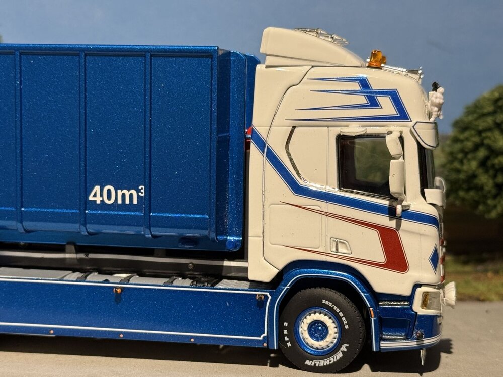 WSI WSI Scania R Highline 6x2 rigid truck with hooklift system + 40m3 container LOODS AKERI AB