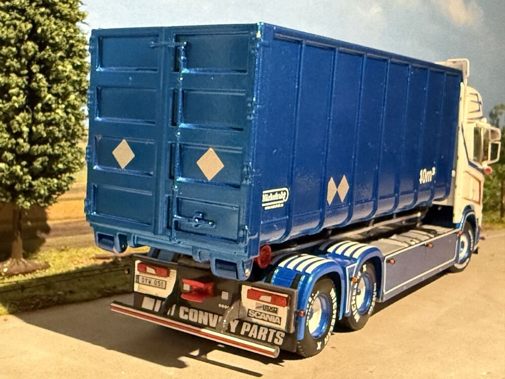 WSI WSI Scania R Highline 6x2 bakwagen met haakarm systeem + 40m3 container LOODS AKERI AB