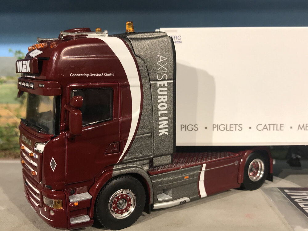 WSI WSI Scania R520 streamline topline 4x2 with 3-axle reefer trailer VAEX