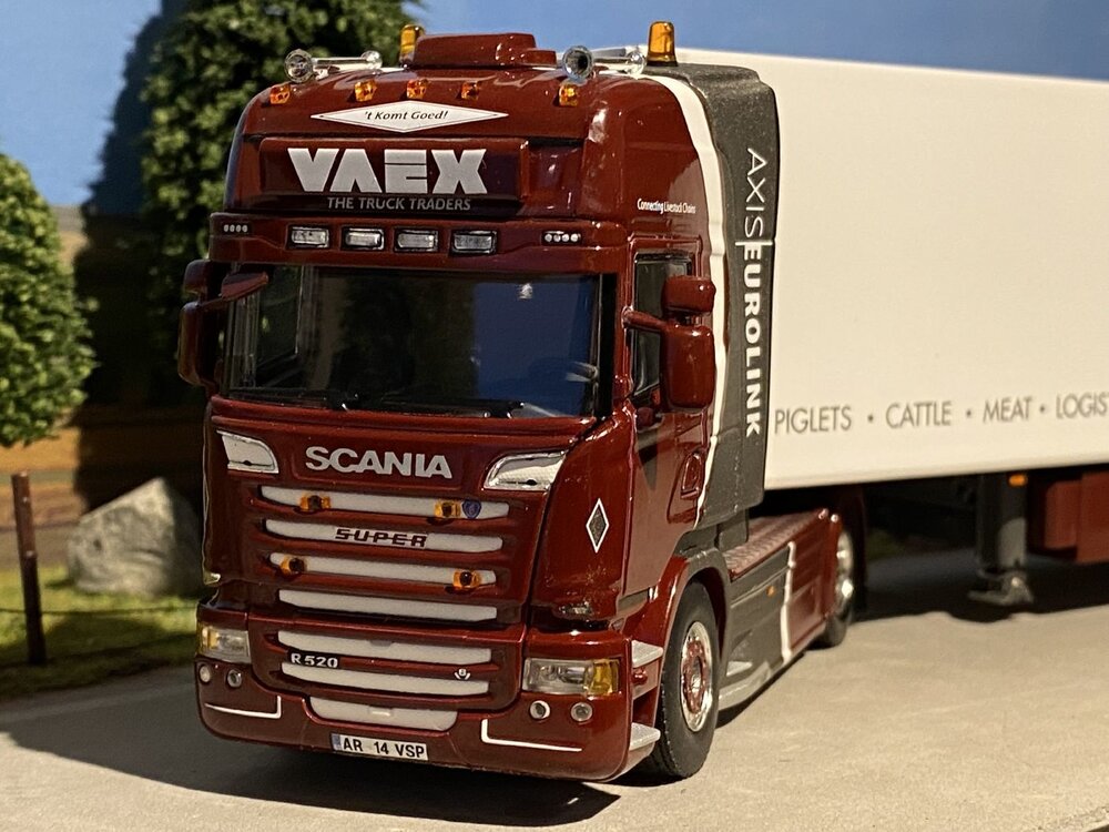 WSI WSI Scania R520 streamline topline 4x2 with 3-axle reefer trailer VAEX