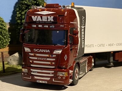 WSI WSI Scania R520 streamline topline 4x2 met 3-as koeloplegger VAEX