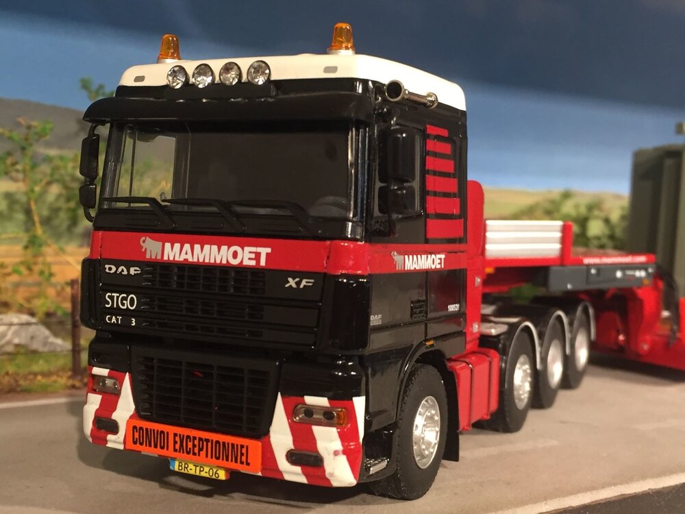 Mammoet store WSI DAF 95XF 8x4 with 4-axle lowloader + Smit transformator MAMMOET