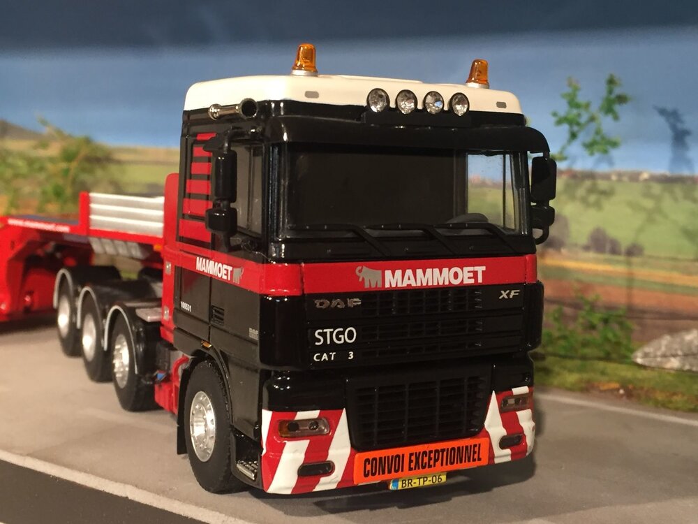 Mammoet store WSI DAF 95XF 8x4 with 4-axle lowloader + Smit transformator MAMMOET