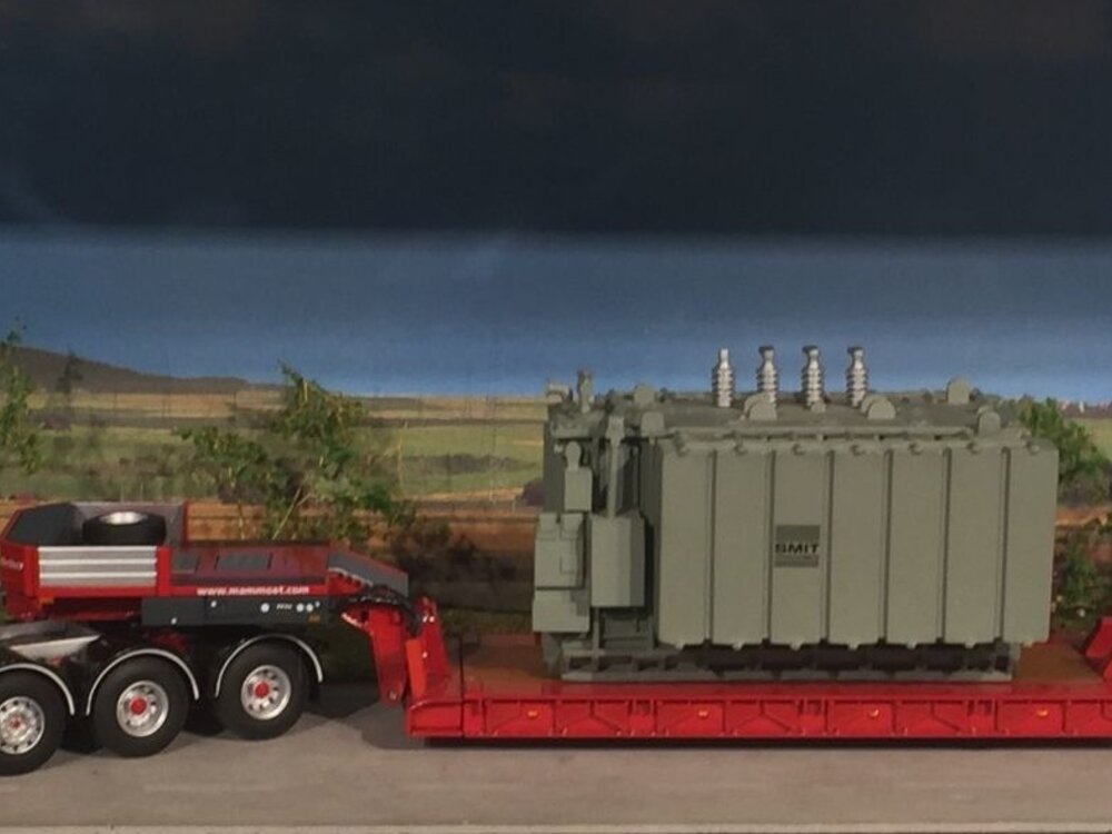 Mammoet store WSI DAF 95XF 8x4 with 4-axle lowloader + Smit transformator MAMMOET