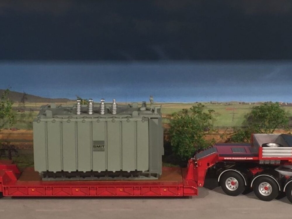 Mammoet store WSI DAF 95XF 8x4 with 4-axle lowloader + Smit transformator MAMMOET