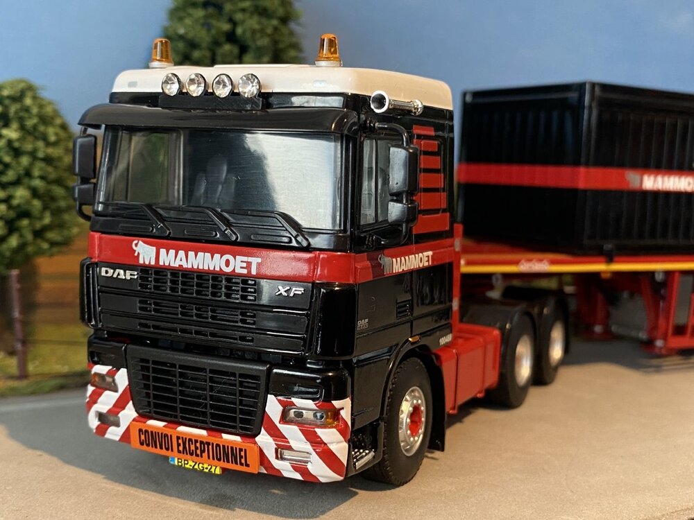 Mammoet store WSI DAF 95XF + 6-axle Nooteboom ballast trailer MAMMOET