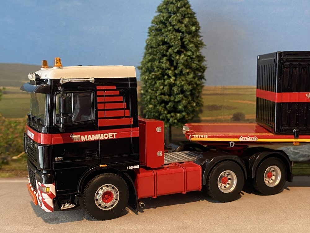 Mammoet store WSI DAF 95XF + 6-axle Nooteboom ballast trailer MAMMOET