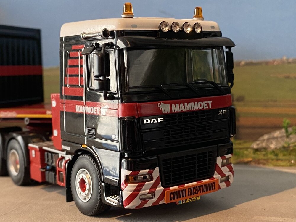 Mammoet store WSI DAF 95XF + 6-axle Nooteboom ballast trailer MAMMOET
