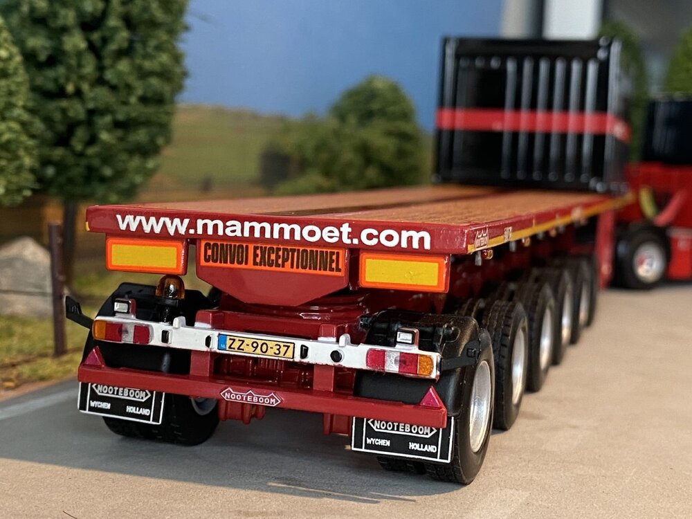 Mammoet store WSI DAF 95XF + 6-axle Nooteboom ballast trailer MAMMOET