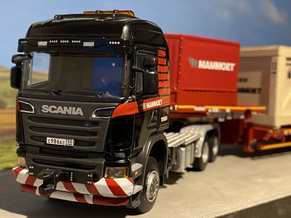 Mammoet store WSI Scania R6 6x6 + 5 axle low loader + wooden box load MAMMOET