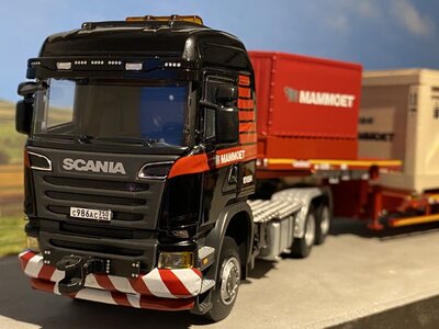 Mammoet store WSI Scania R6 6x6 + 5 axle low loader + wooden box load MAMMOET