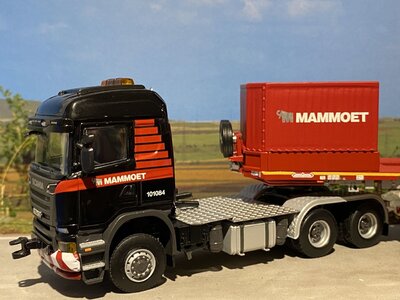 Mammoet store WSI Scania R6 6x6 + 5 axle low loader + wooden box load MAMMOET