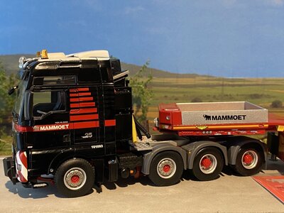 Mammoet store WSI MAN TGX  XXL 8x4+ 6-axle lowloader + trafo load MAMMOET