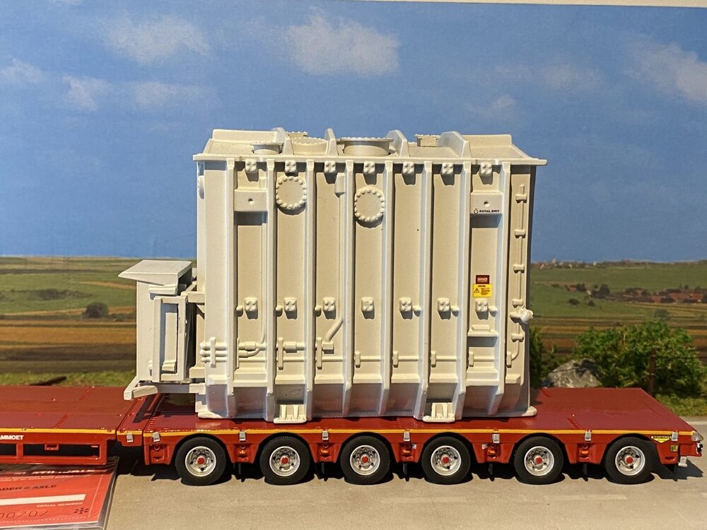 Mammoet store WSI MAN TGX  XXL 8x4+ 6-axle lowloader + trafo load MAMMOET