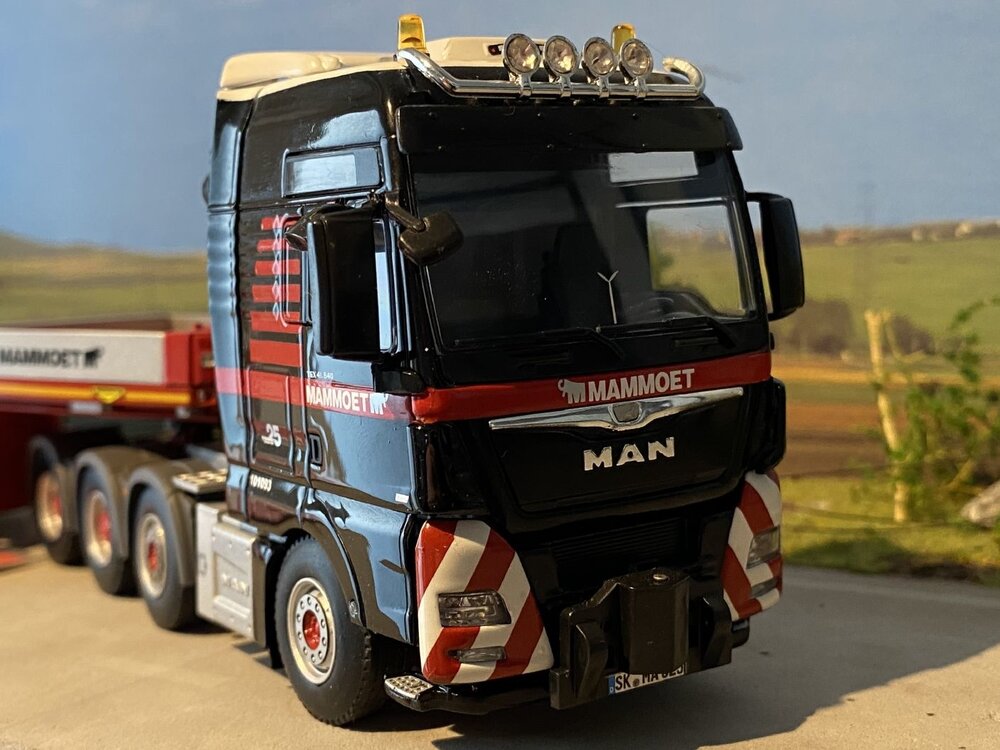 Mammoet store WSI MAN TGX  XXL 8x4+ 6-axle lowloader + trafo load MAMMOET