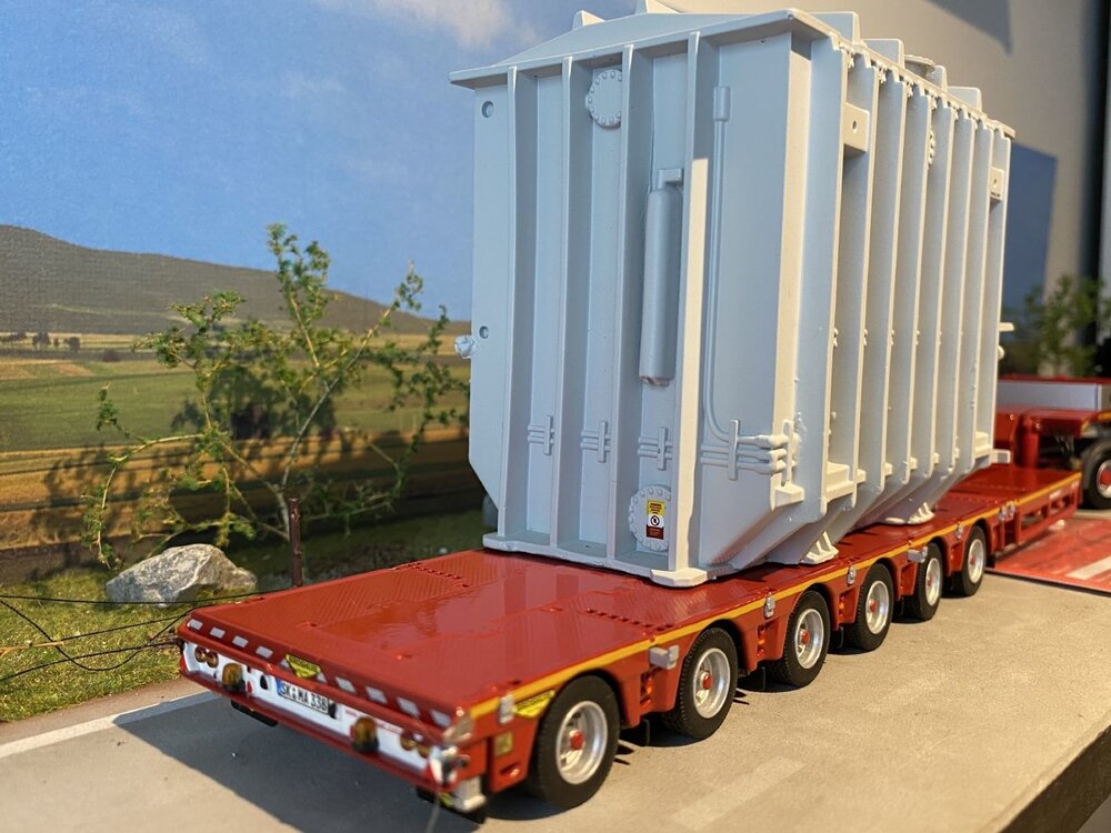 Mammoet store WSI MAN TGX  XXL 8x4+ 6-axle lowloader + trafo load MAMMOET