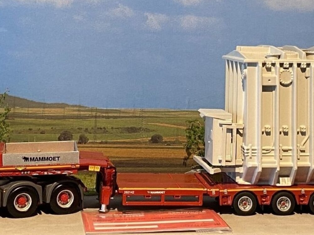 Mammoet store WSI MAN TGX  XXL 8x4+ 6-axle lowloader + trafo load MAMMOET
