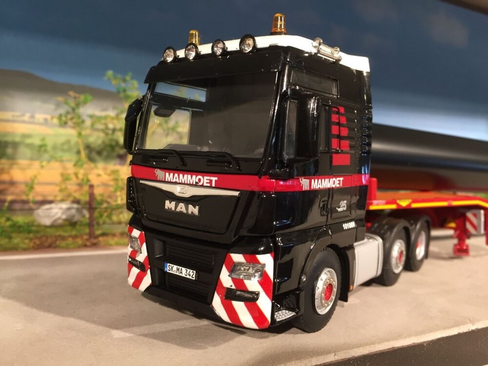 Mammoet store WSI MAN TGX XXL 6x2 + 4-axle lowloader + pipe load MAMMOET
