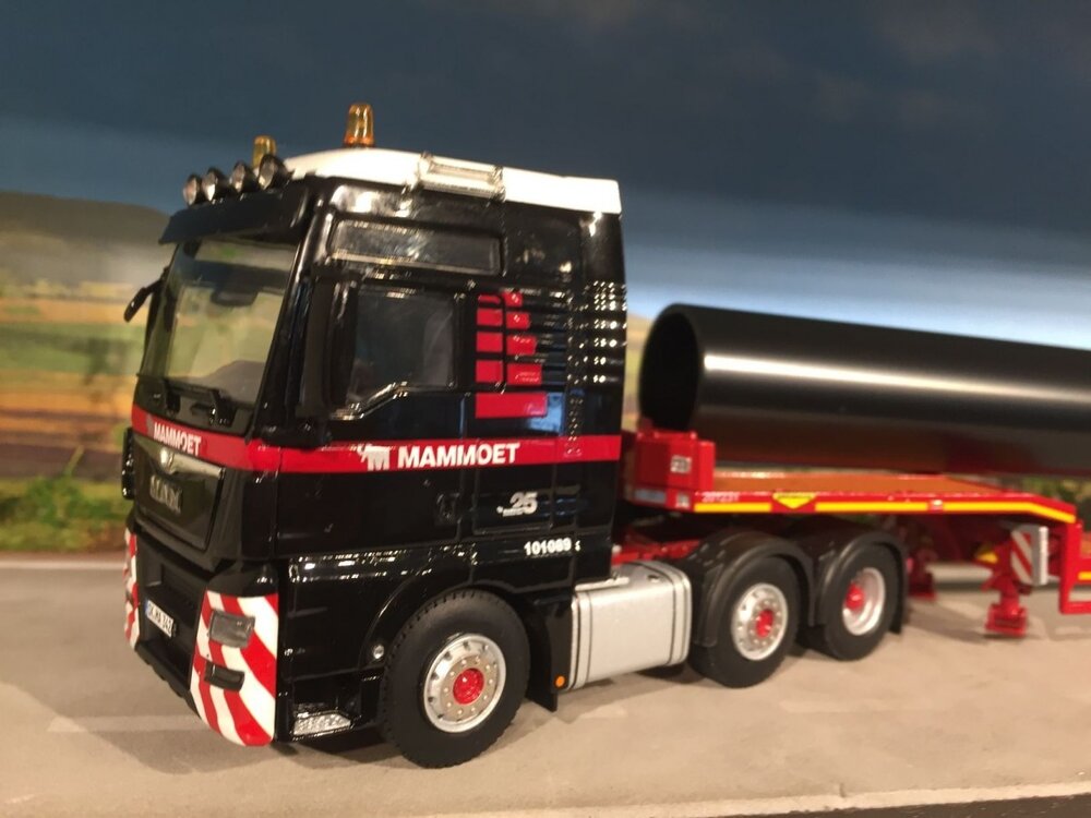 Mammoet store WSI MAN TGX XXL 6x2 + 4-axle lowloader + pipe load MAMMOET