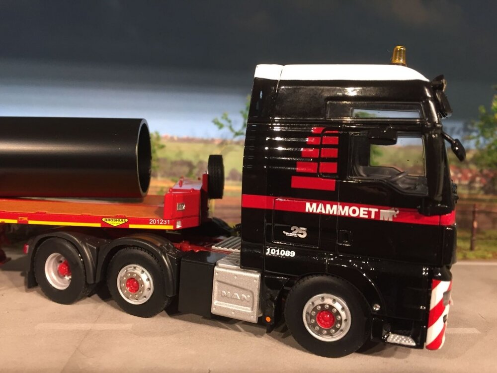 Mammoet store WSI MAN TGX XXL 6x2 + 4-axle lowloader + pipe load MAMMOET