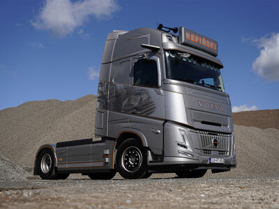 WSI WSI Volvo FH Aero Globetrotter XL 4x2 REPINSKI