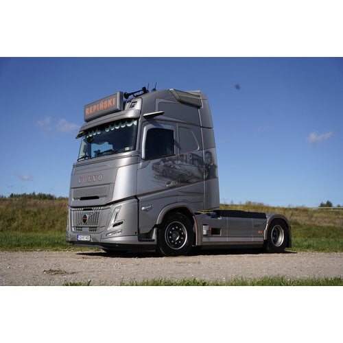 WSI WSI Volvo FH Aero Globetrotter XL 4x2 REPINSKI