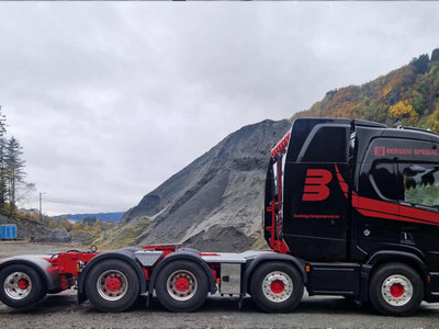 WSI WSI Scania R Highline 8x4 with add on axle + 4-axle lowloader + 2-axle dolly BERGEN