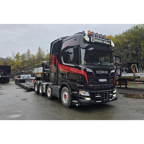 WSI WSI Scania R Highline 8x4 with add on axle + 4-axle lowloader + 2-axle dolly BERGEN