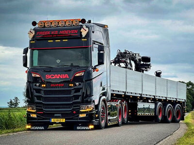 WSI WSI Scania S Highline 6x2 with 3-axle brick trailer FREEK VD HOEVEN