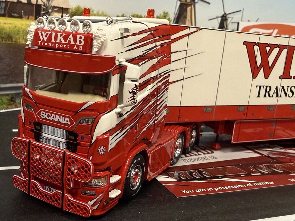 Tekno Tekno Scania Next Gen S-serie Highline 6x2 sleepas met koeltrailer WIKAB
