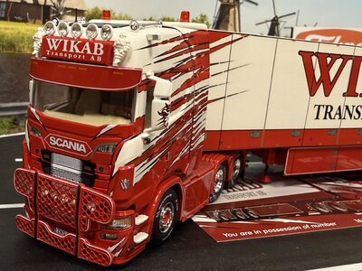 Tekno Tekno Scania Next Gen S-serie Highline 6x2 sleepas met koeltrailer WIKAB
