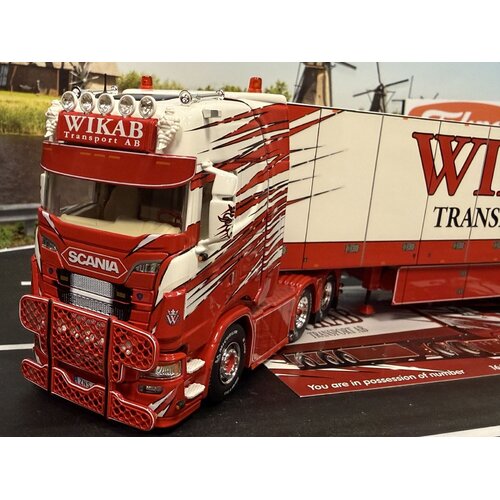 Tekno Tekno Scania Next Gen S-serie Highline 6x2 with 3-axle reefer trailer WIKAB