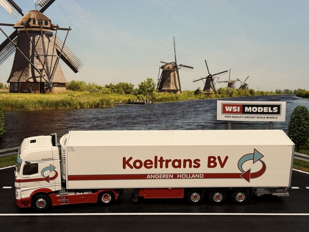 WSI WSI Mercedes Actros MP5 Giga Space 4x2 with 3-axle reefer trailer KOELTRANS ANGEREN BV