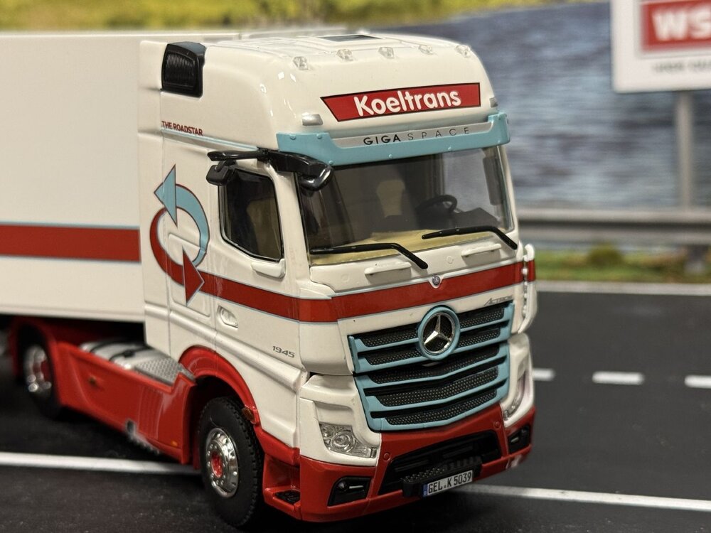 WSI Mercedes Actros MP5 Giga Space 4x2 met 3-as koeloplegger KOELTRANS ANGEREN BV