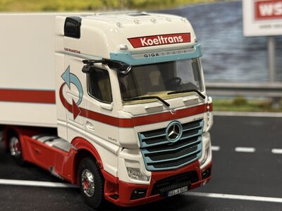 WSI WSI Mercedes Actros MP5 Giga Space 4x2 with 3-axle reefer trailer KOELTRANS ANGEREN BV