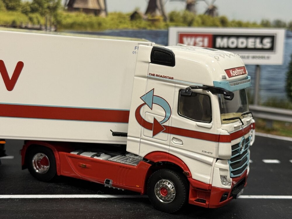 WSI Mercedes Actros MP5 Giga Space 4x2 met 3-as koeloplegger KOELTRANS ANGEREN BV