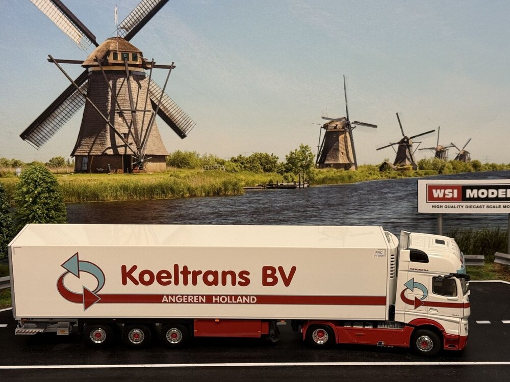 WSI Mercedes Actros MP5 Giga Space 4x2 met 3-as koeloplegger KOELTRANS ANGEREN BV