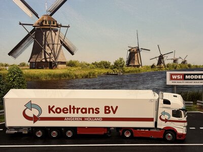 WSI WSI Mercedes Actros MP5 Giga Space 4x2 with 3-axle reefer trailer KOELTRANS ANGEREN BV