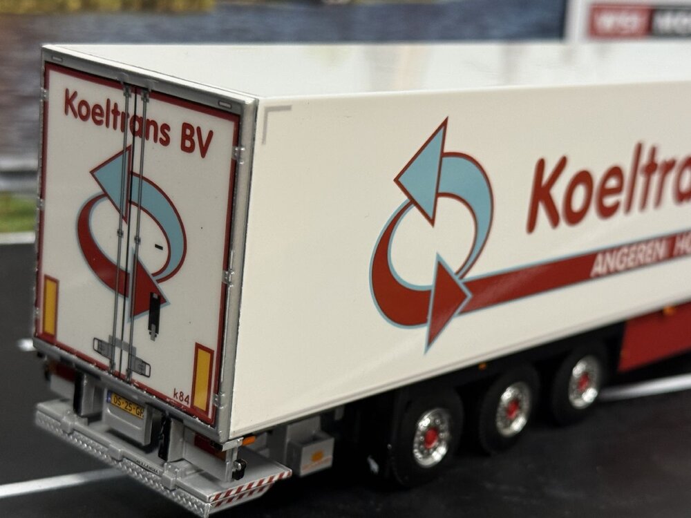 WSI WSI Mercedes Actros MP5 Giga Space 4x2 with 3-axle reefer trailer KOELTRANS ANGEREN BV