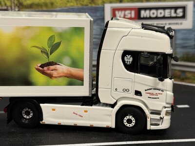 WSI WSI Scania R Highline 4x2 met 2-as box oplegger RIKSEN ARNHEM