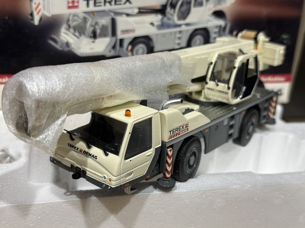 NZG NZG Terex Demag AC35 city crane