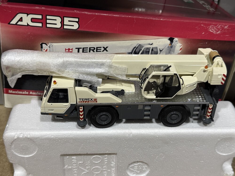 NZG NZG Terex Demag AC35 city crane