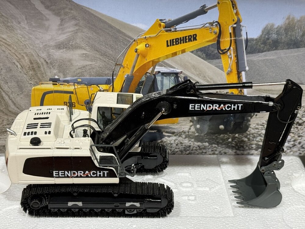 NZG NZG Liebherr  R936 Litronic graafmachine EENDRACHT