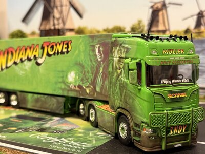 Tekno Tekno Scania Next Gen 660S Highline met 3-assige koeloplegger MULLER "INDIANA JONES"