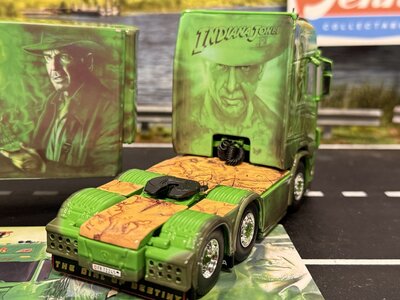 Tekno Tekno Scania Next Gen 660S Highline met 3-assige koeloplegger MULLER "INDIANA JONES"
