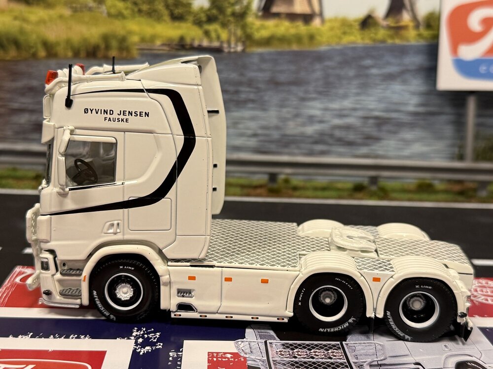 Tekno Tekno Scania Next Gen R-serie Highline 6x2 sleepas trekker JENSEN