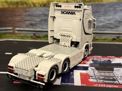 Tekno Tekno Scania Next Gen R-serie Highline 6x2 sleepas trekker JENSEN