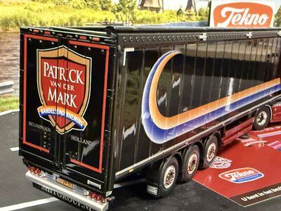 Tekno Tekno Scania NGR Highline 4x2 met 3-assige walkingfloor oplegger PATRICK VAN DER MARK