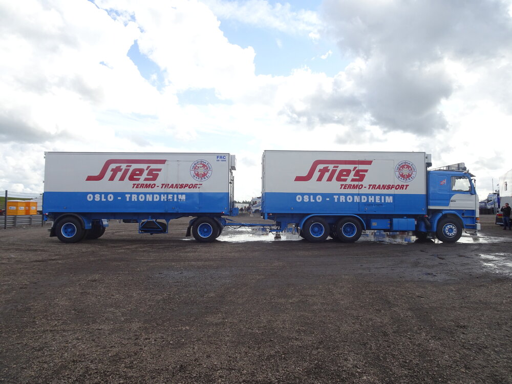 Tekno Tekno Scania 142 riged truck with 3-axle trailer STIES